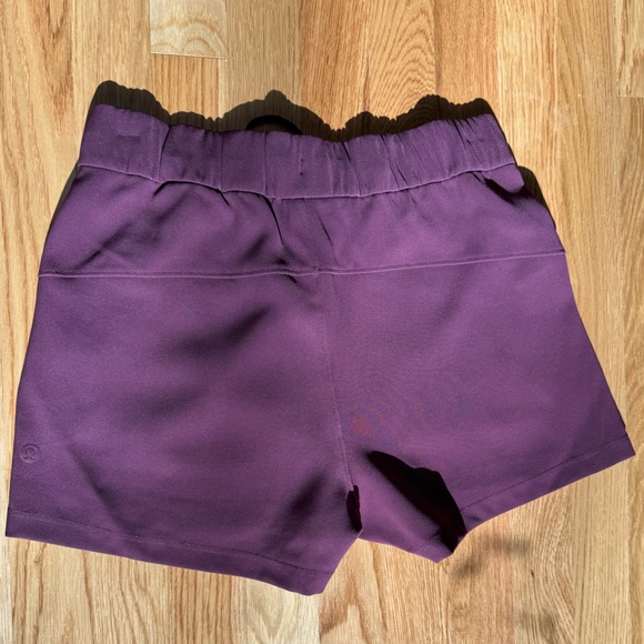 NWT lululemon on the fly woven shorts dark adobe size 4 - Picture 5 of 5
